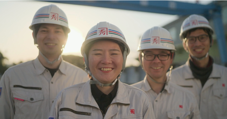 金秀鉄工の社員集合写真